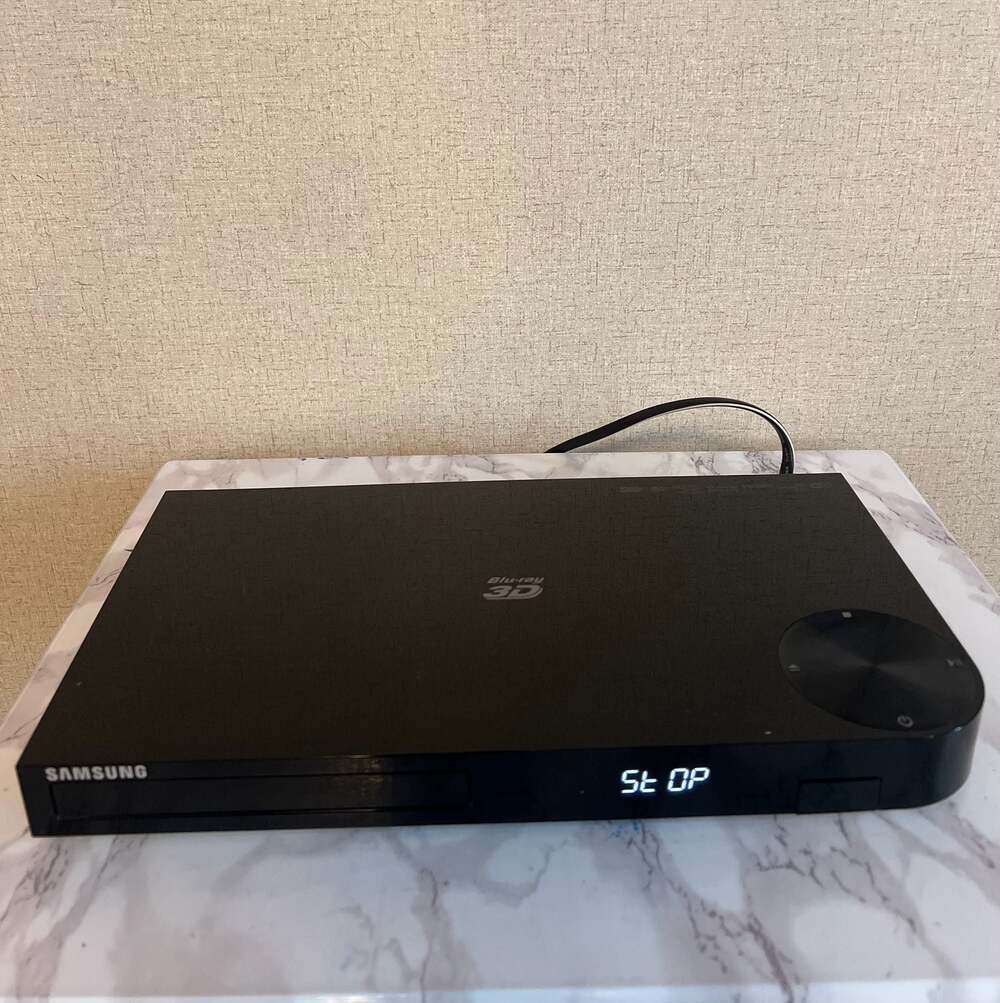 Samsung BD-F5900 3D Blu-ray Disc Player ( no remote)